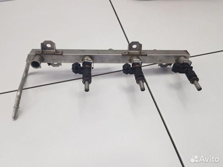 Рейка топливная (рампа) с форсунками (BMW 3)