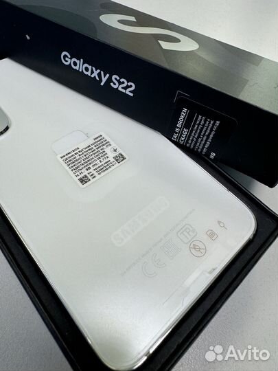 Samsung Galaxy S22, 8/256 ГБ