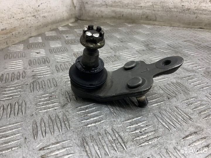 Шаровая опора левая Toyota Camry V50 2grfe 2011