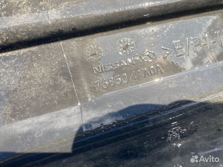 Накладка на порог наружная правая Nissan Almera