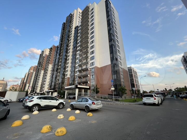 2-к. квартира, 56 м², 1/25 эт.