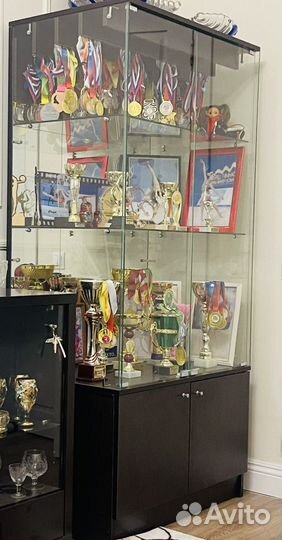 Медальница с полкой