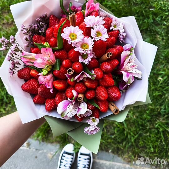 Съедобные букеты из клубники