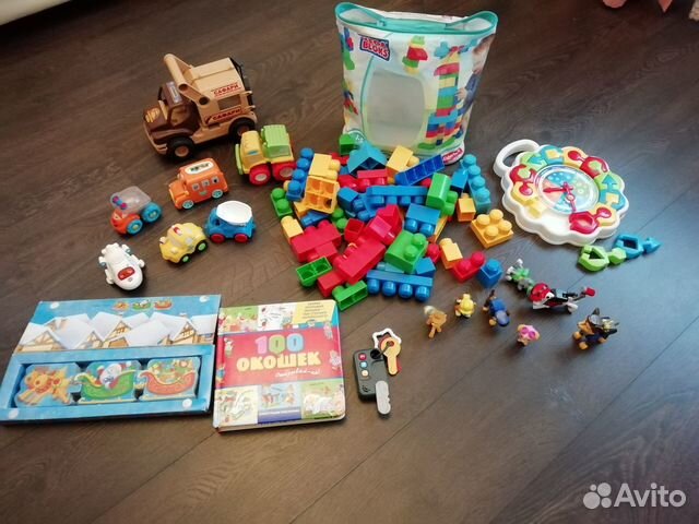 Пакет игрушек и пульт 
