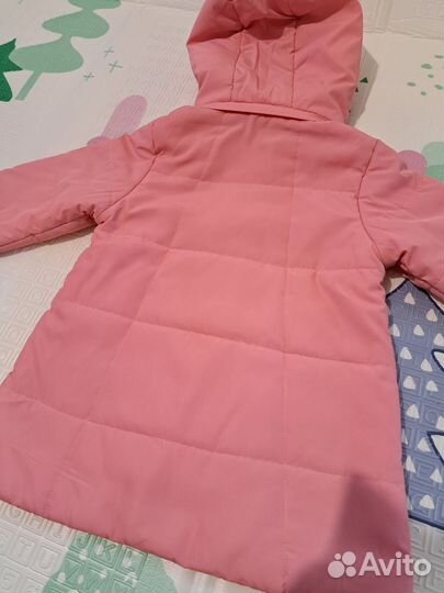 Демисезонная куртка на девочку 3-4 года
