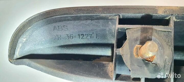 Накладка крышки багажника Mitsubishi Carisma