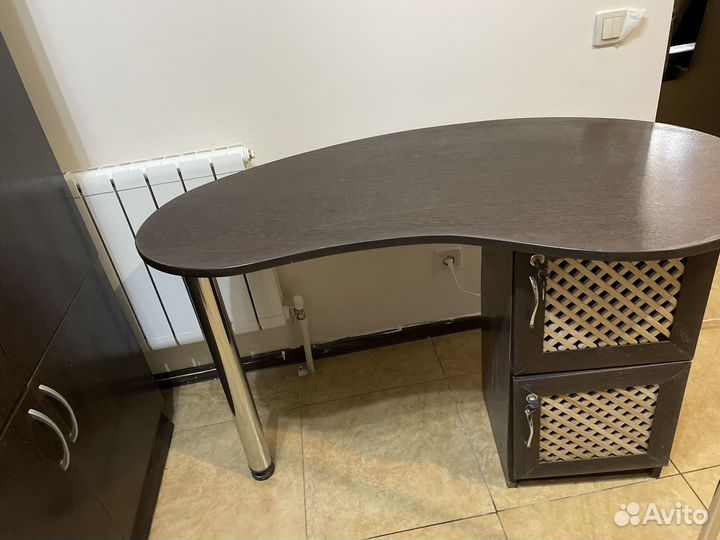 Маникюрный стол бу