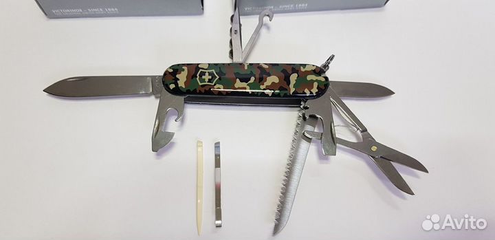 Нож перочинный Victorinox Huntsman 1.3713.94