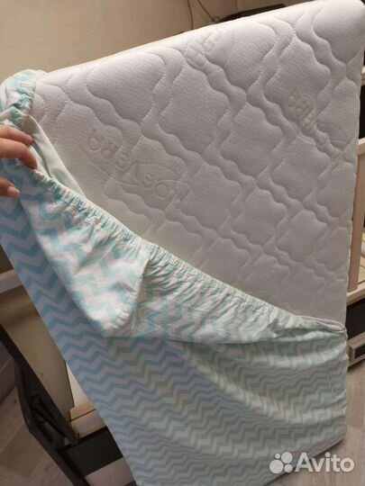 Детская кроватка с маятником и ящиками