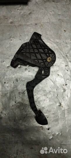 Педаль сцепления Volkswagen Passat B6 3C1721059L