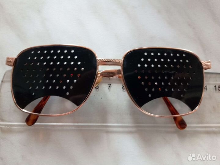 Очки с перфорацией