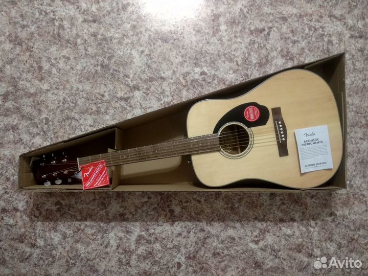 Новый Fender CD-60 Natural +новые струны