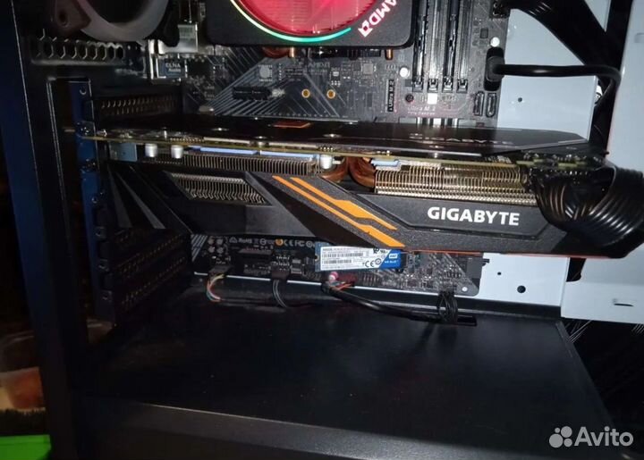 Топовая игровая Gigabyte RX Vega64 gaming OC 8G