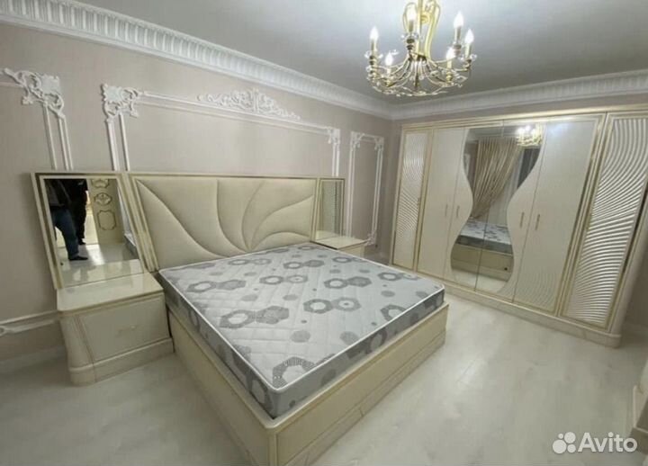 Спальный гарнитур