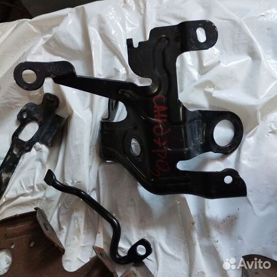 Кронштейны кожухи Рено Сандеро 2 1.6