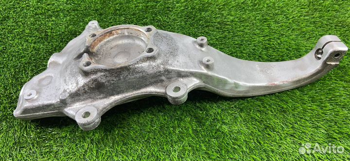 Кулак передний левый BMW F06 F10 F11 F12 F13