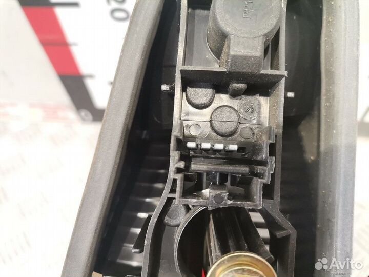 Фонарь крышки багажника правый Renault Laguna