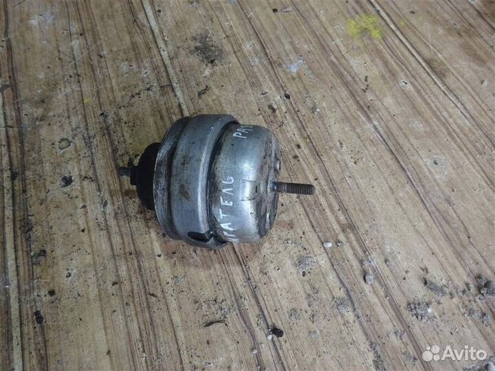 Опора двигателя Volkswagen Passat B5 1996-2000