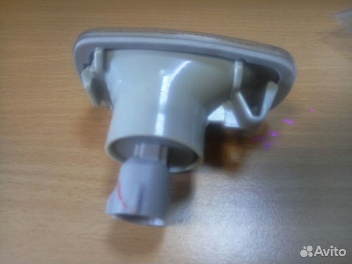 Поворотник в крыле Toyota Land Cruiser 200