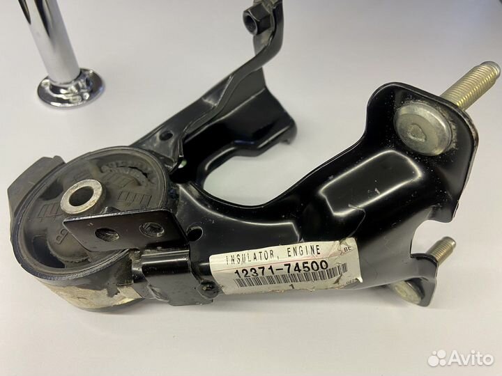 Подушка двигателя задняя toyota