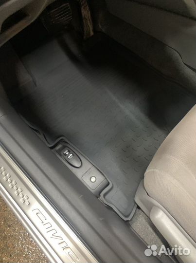 Накладки на пороги с загибом для Honda Civic 4D