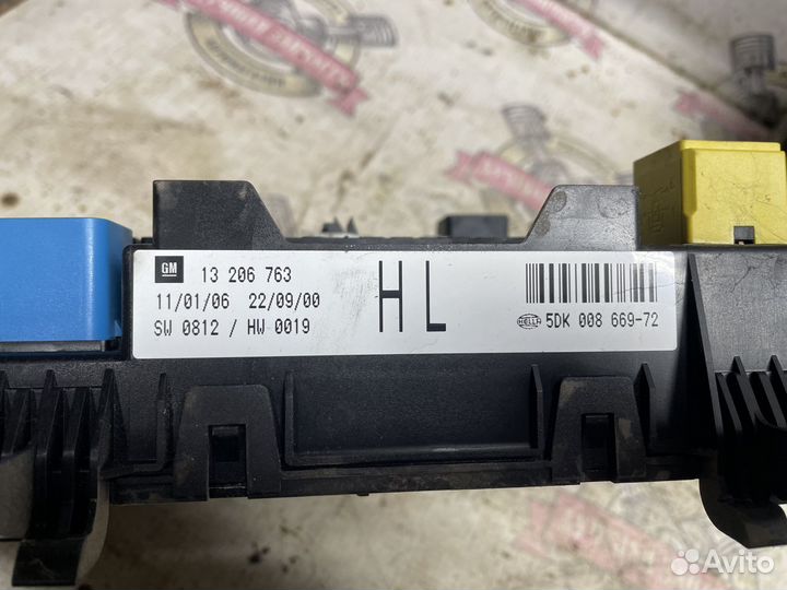 Блок предохранителей Опель Астра Н