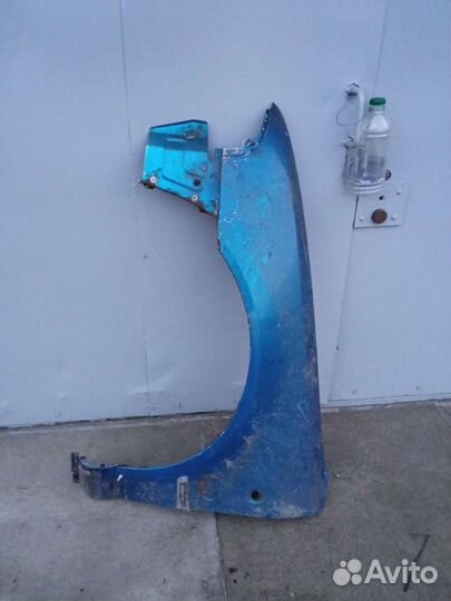 Audi A4 98 год крыло левое переднее