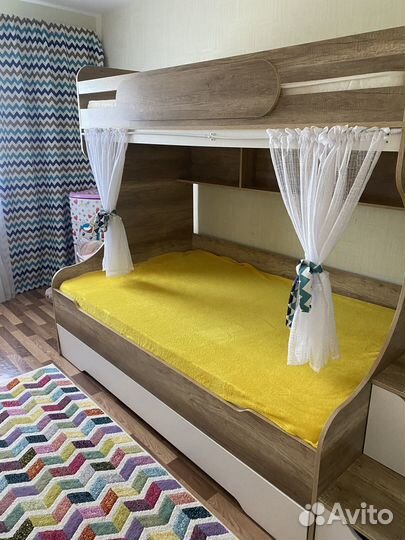 Трехъярусная кровать