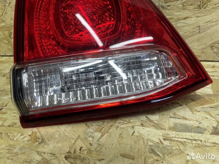 Фонарь левый багажника Toyota Land Cruiser 200