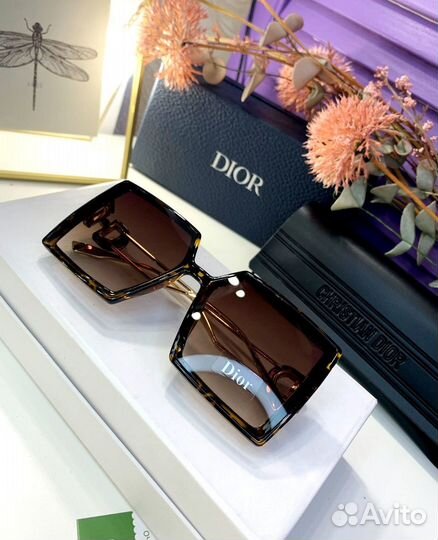 Солнцезащитные очки Dior с тигровым принтом