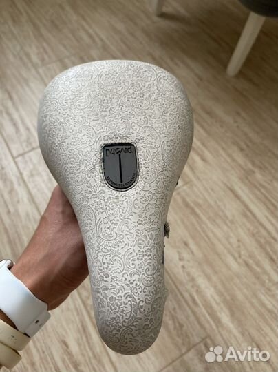 Седло для велосипеда pivotal