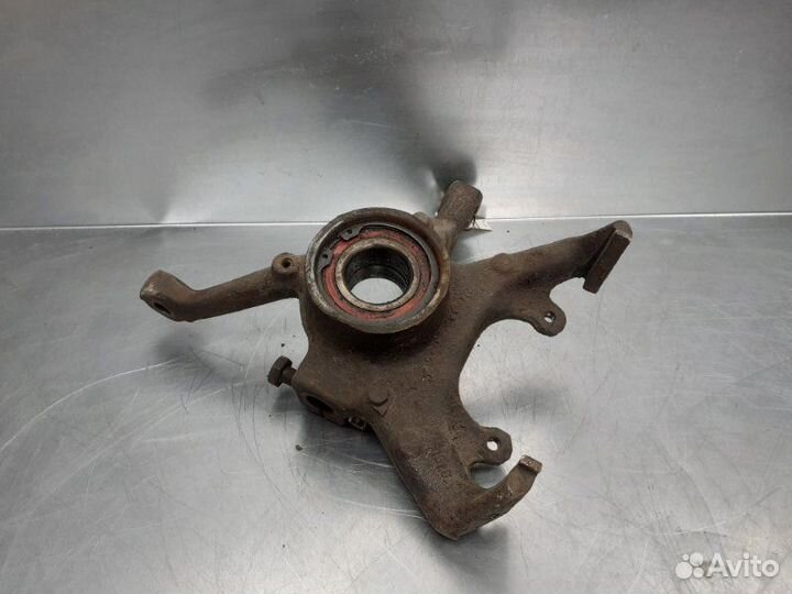 Кулак поворотный передний правый Volkswagen Golf I