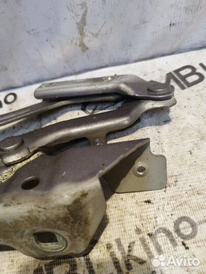 Петля капота правая Mercedes A-Class W169