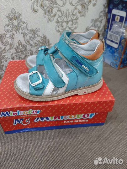 Продам сандалии для мальчика р.22