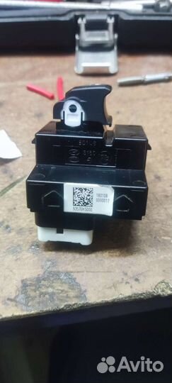 Кнопка стеклоподъёмника передний правый