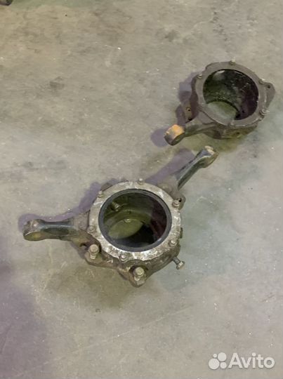 Поворотный кулак Land Rover Defender