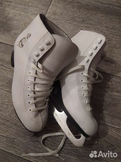 Коньки фигурные 40