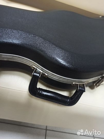 Американский гитарный кейс SKB