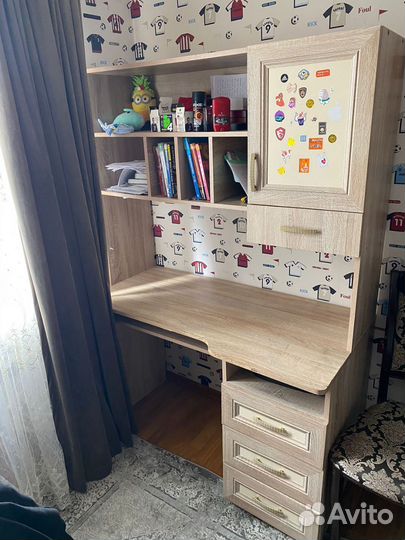 Письменный столик