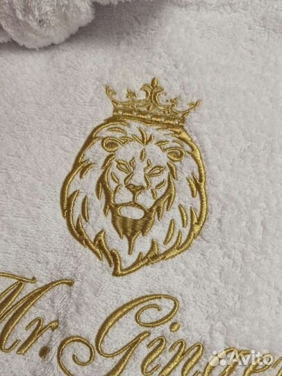 Халат с именной вышивкой льва