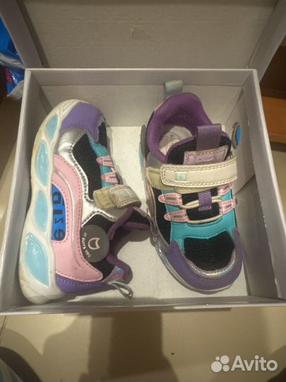 Кроссовки для девочки
