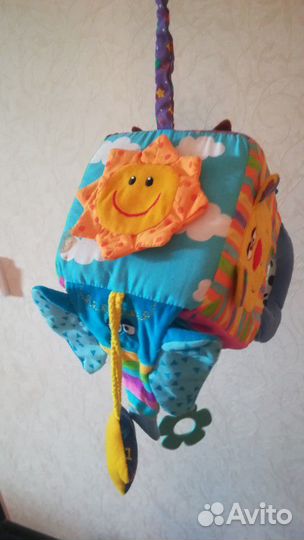 Кубик на подвесе Tillimilli развивающий мягкий