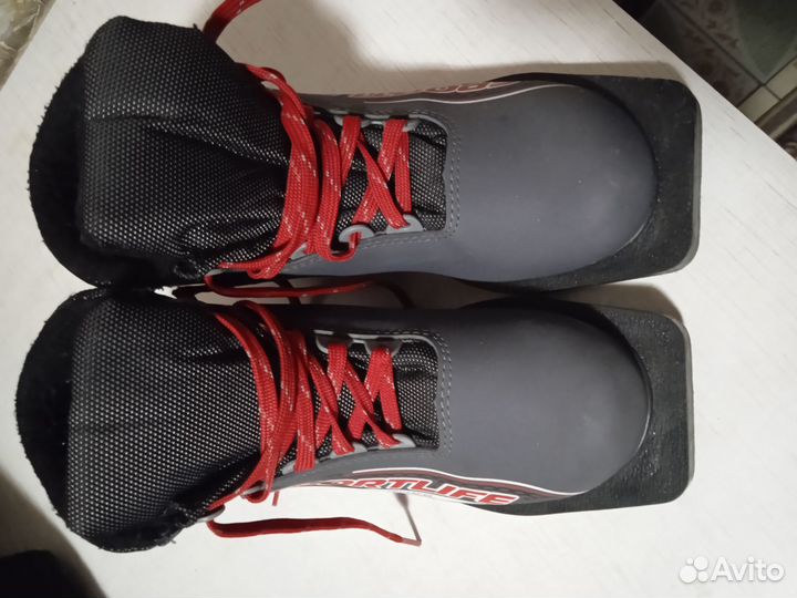 Лыжные ботинки