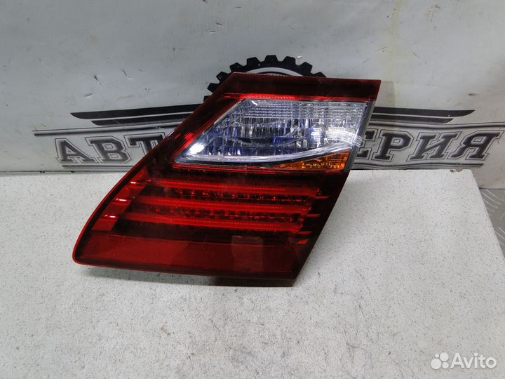 Фонарь крышки багажника правый Lexus LS460 2011