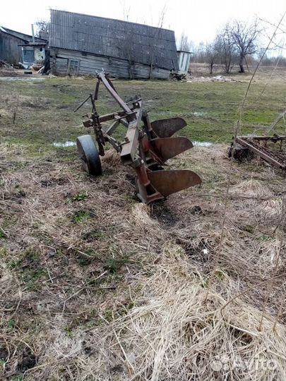 Плуг трехкорпусный