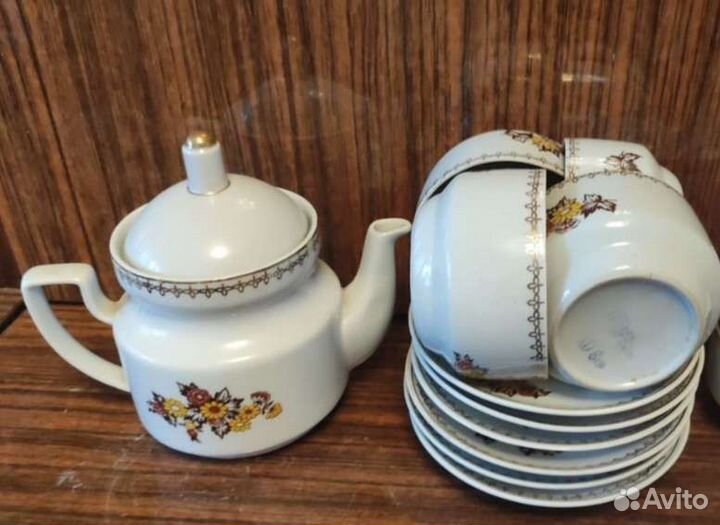 Чайный сервиз с чайником