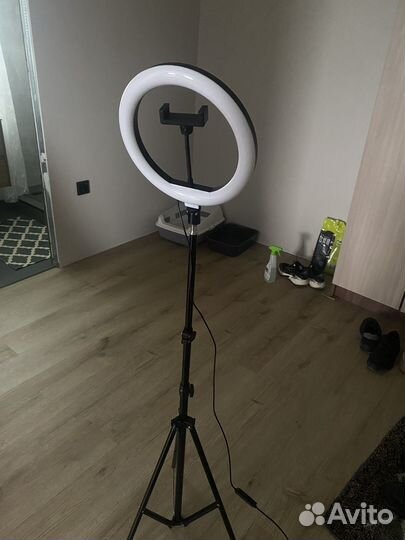 Кольцевая лампа со штативом