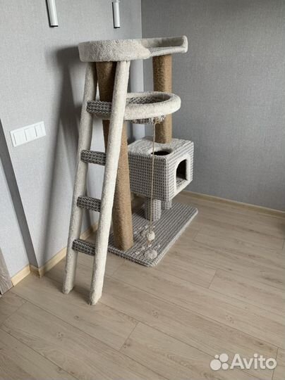 Когтеточка и игровой комплекс для крупных кошек