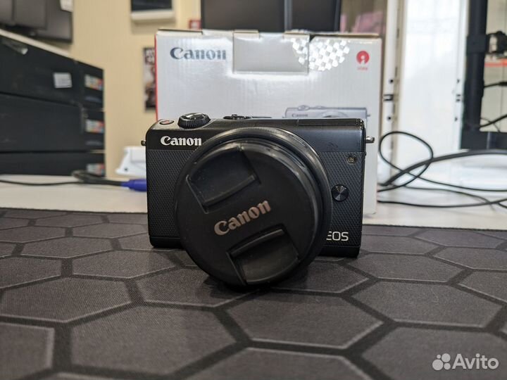 Фотоаппарат Canon EOS M100 и объектив