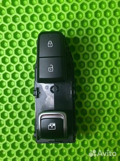 Кнопка стеклоподъемника передняя правая Kia K5 DL3